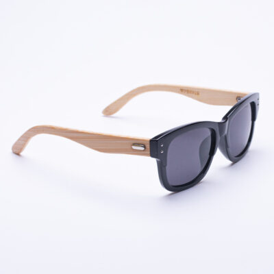 Слънчеви очила с бамбукови дръжки