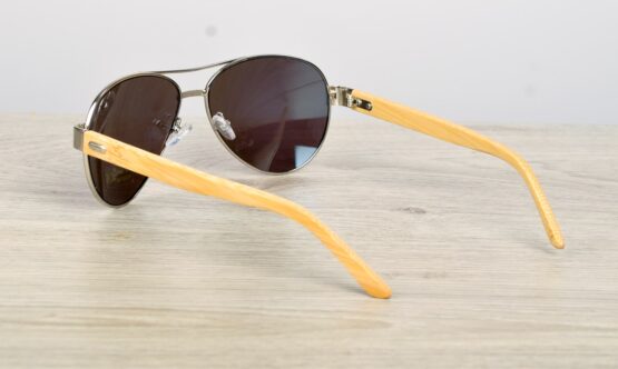 Огледални слънчеви очила с бамбукови дръжки