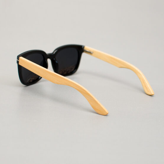 Черни очила с дървени дръжки