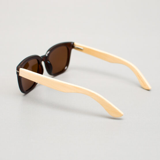 Очила с бамбукови дръжки